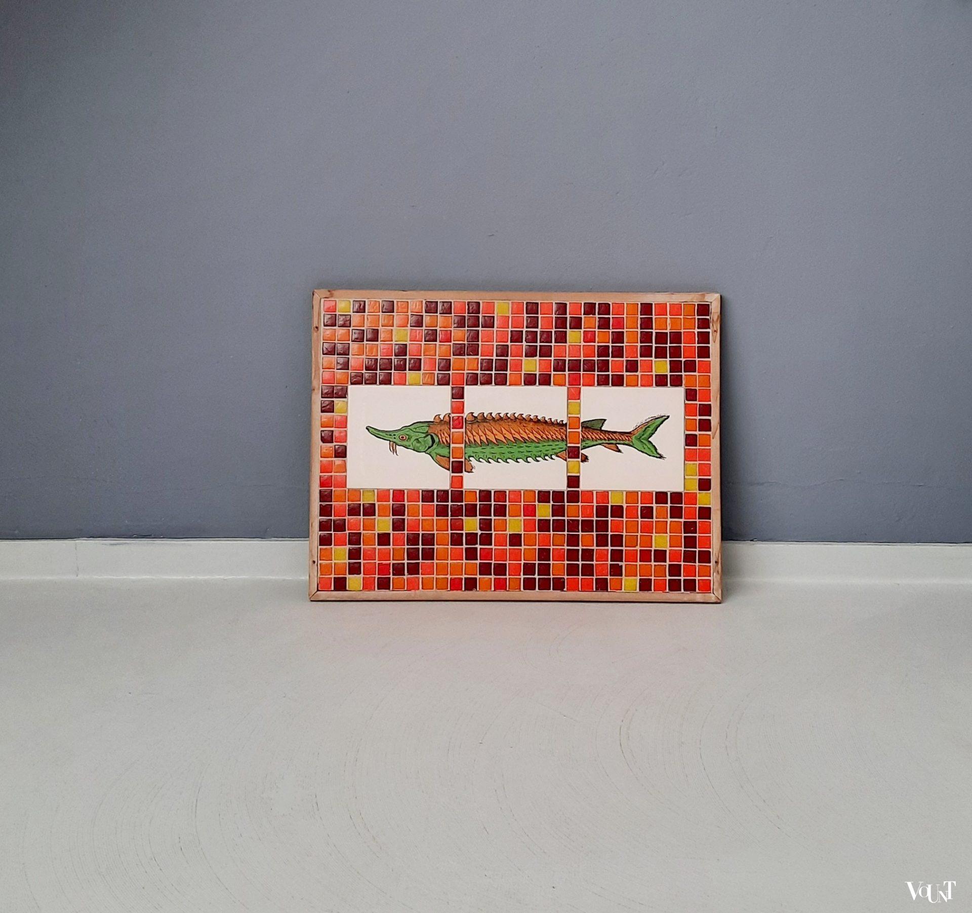 Mozaïekpaneel met vistegels (steur) Mosa, jaren '70