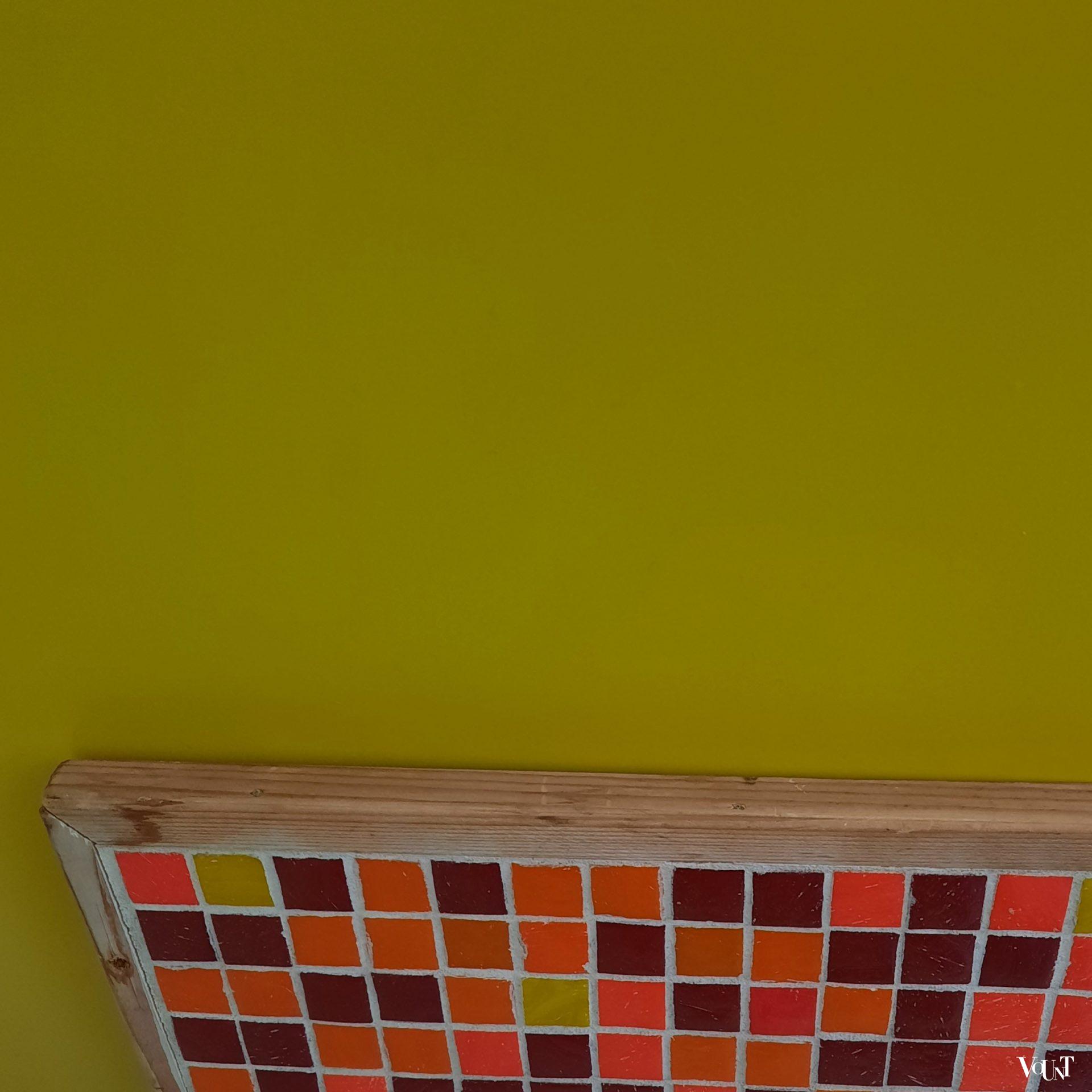 Mozaïekpaneel met vistegels (steur) Mosa, jaren '70