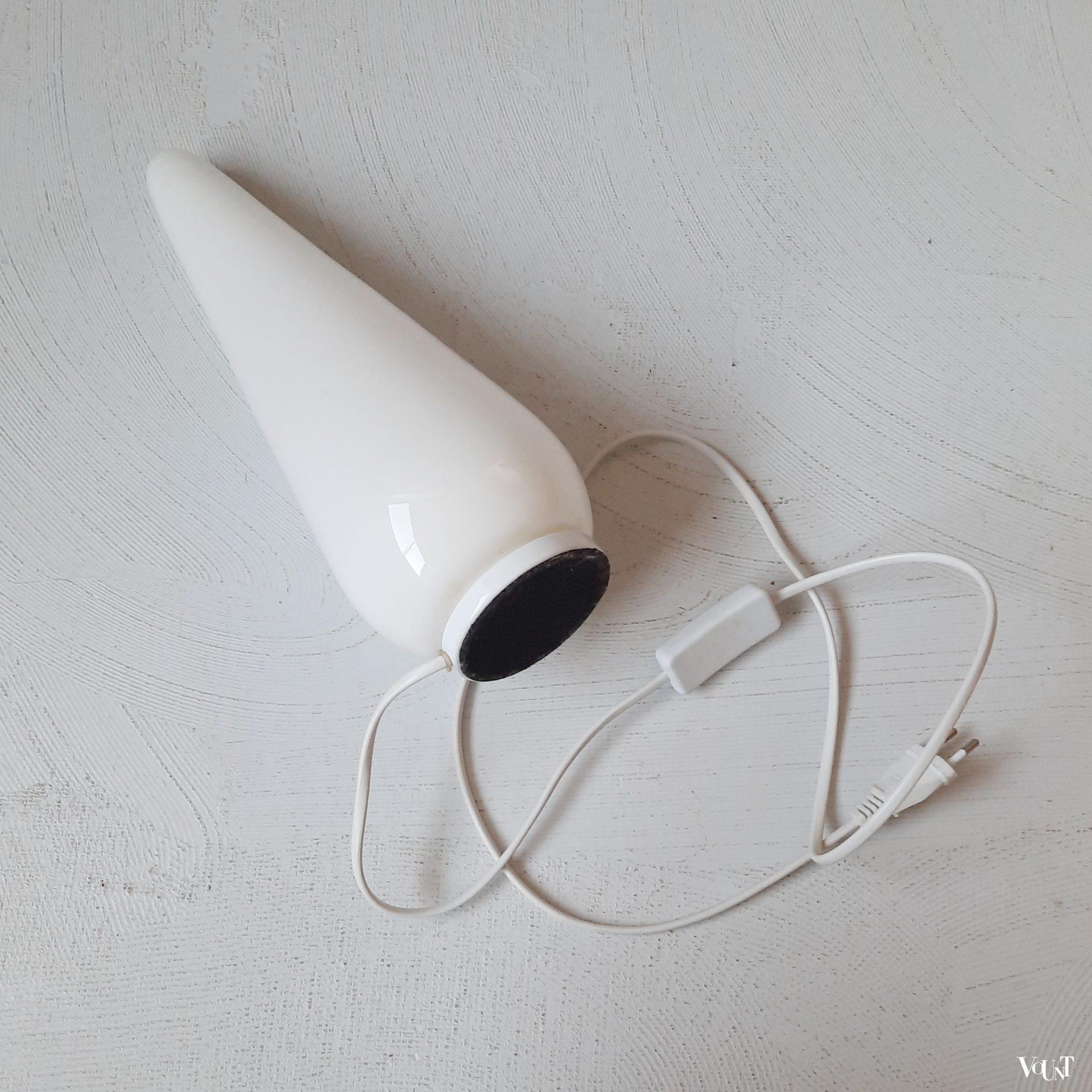 Conische opaline tafellamp, jaren '90