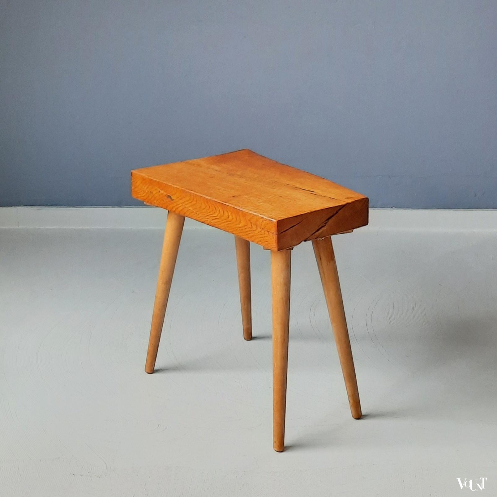 Bijzettafeltje met dik houten blad, jaren '50