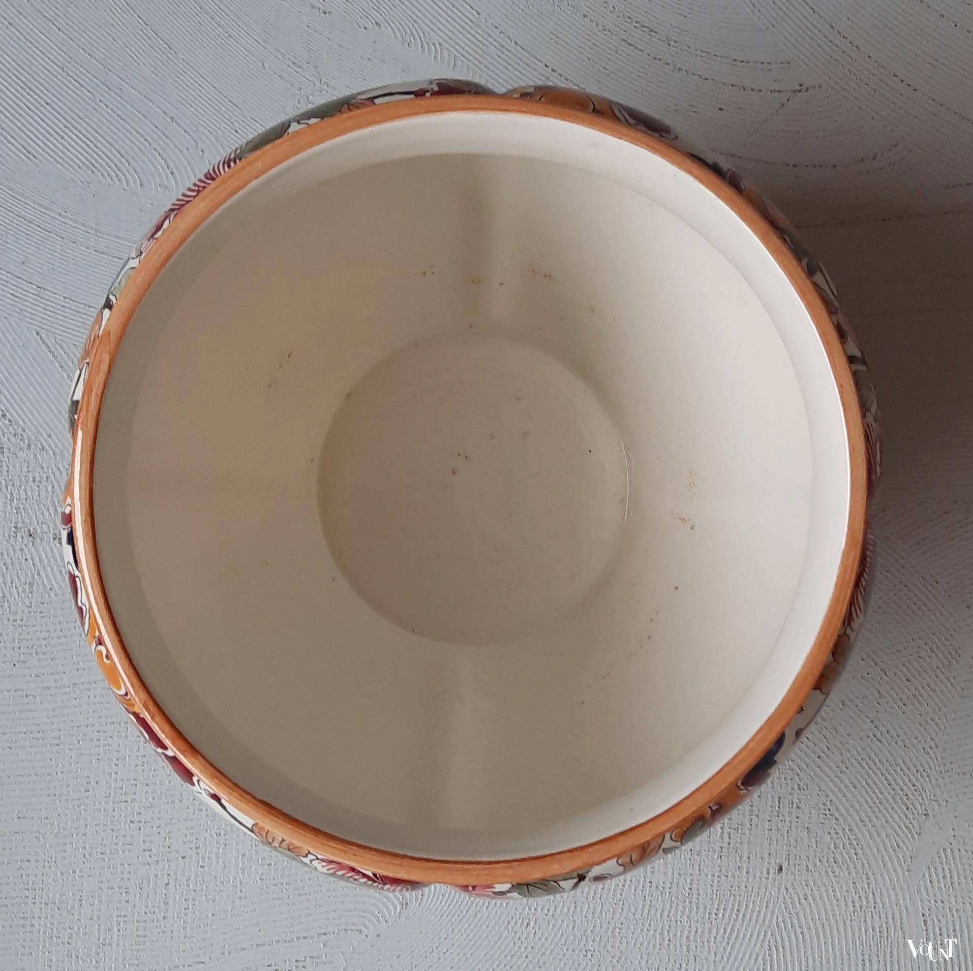 Handbeschilderde plantenpot met pioenrozen, Gien, Frankrijk, jaren '70