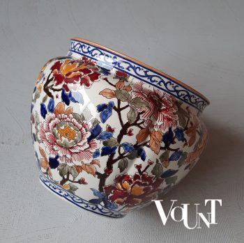 Handbeschilderde plantenpot met pioenrozen, Gien, Frankrijk, jaren '70