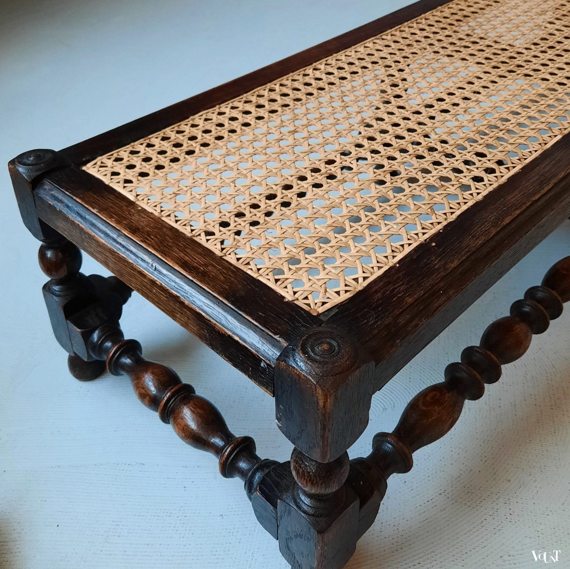 Antiek Engels voetenbankje met rotan webbing, rond 1920