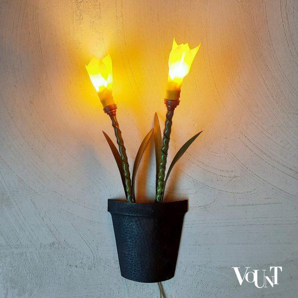 Wandverlichting plantenpotten met bloemen, Frankrijk, jaren '50/'60