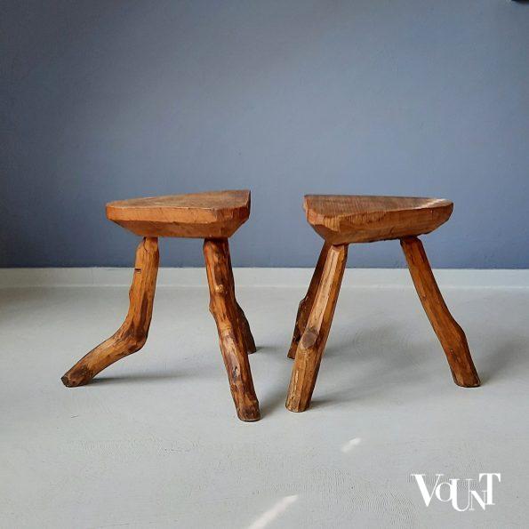 Set van 2 oude Franse krukjes