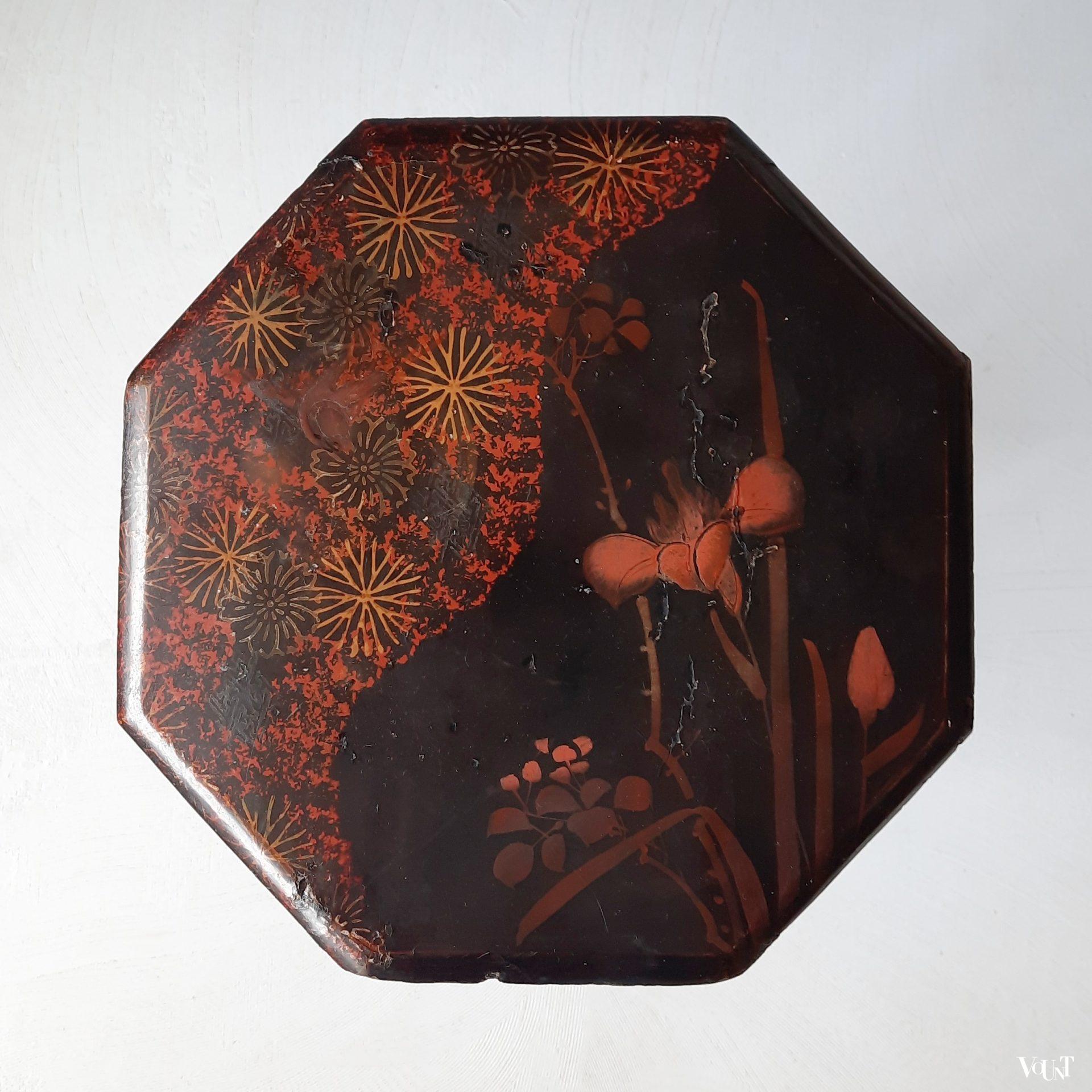 Bamboe plantentafel met gelakt blad, eind 19e eeuw