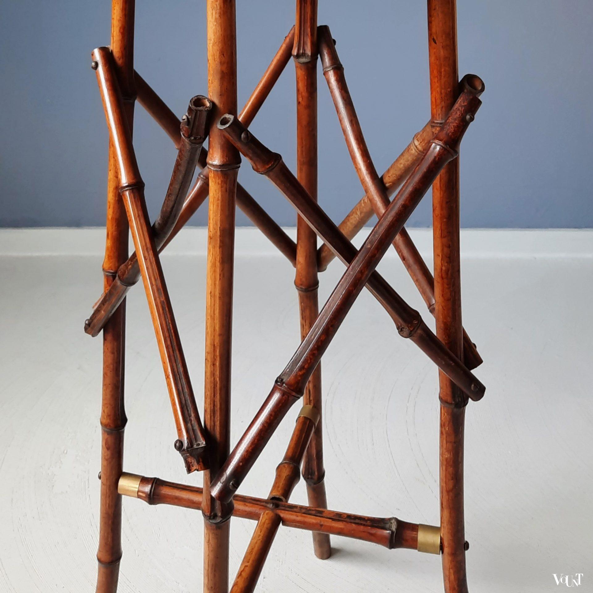 Bamboe plantentafel met gelakt blad, eind 19e eeuw