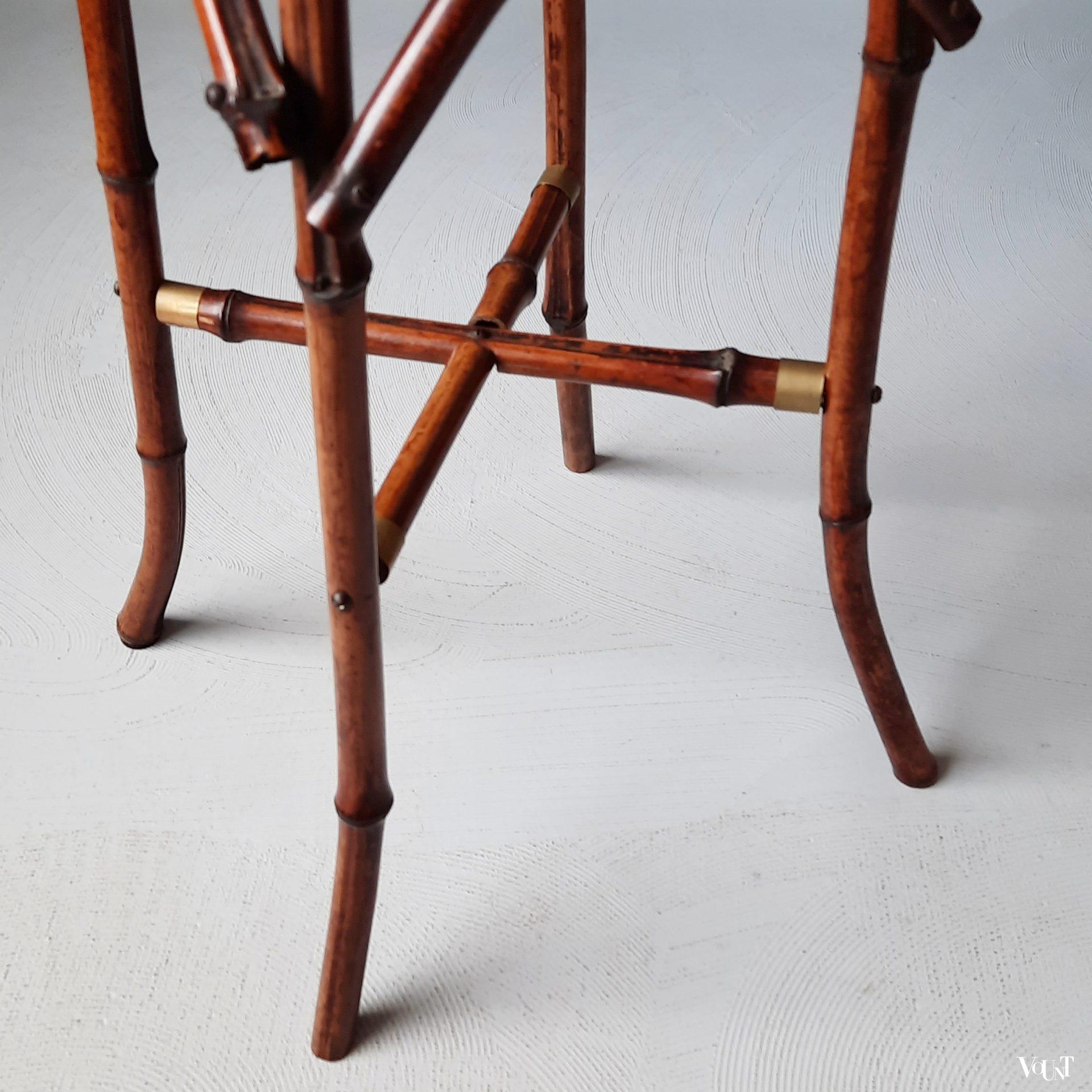 Bamboe plantentafel met gelakt blad, eind 19e eeuw