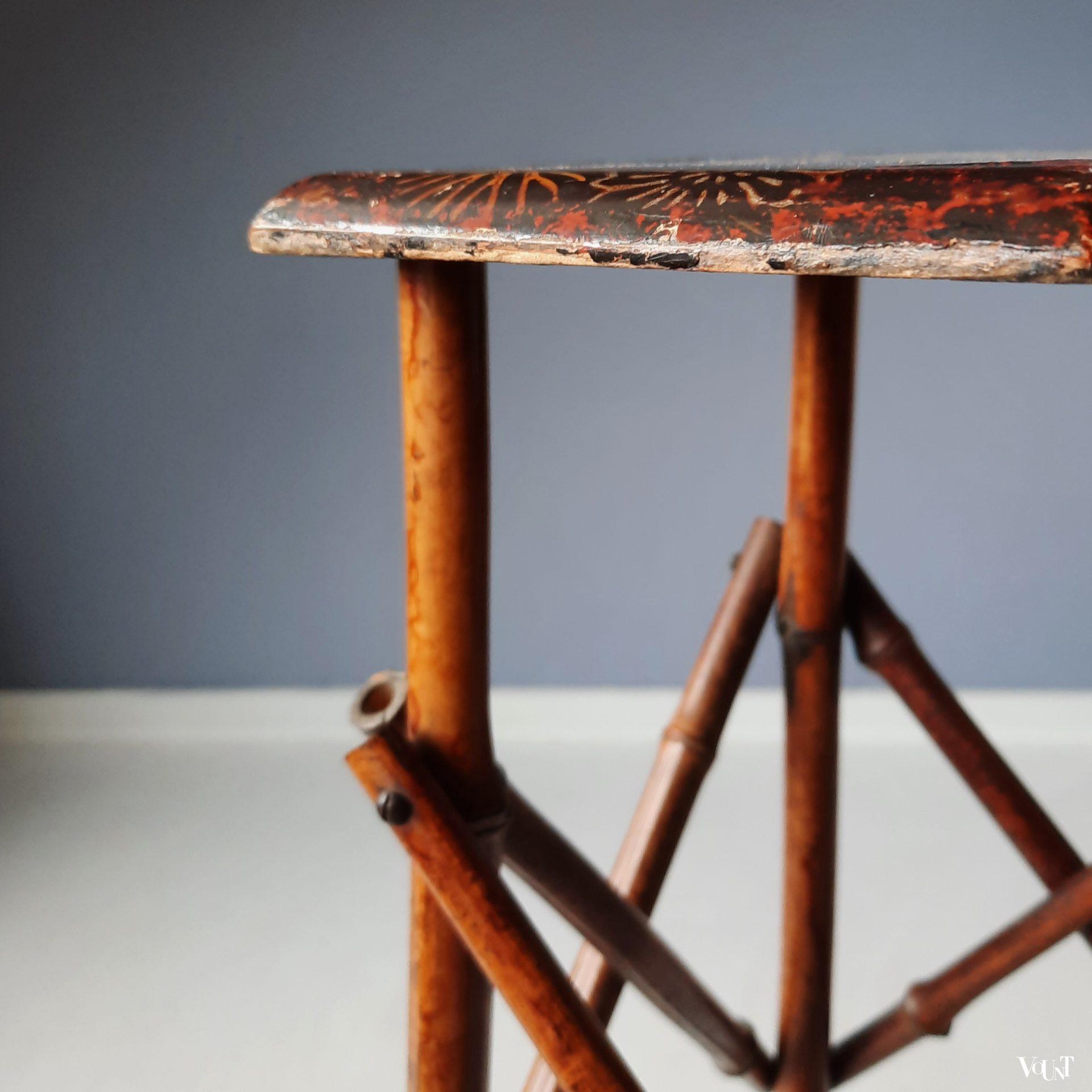 Bamboe plantentafel met gelakt blad, eind 19e eeuw