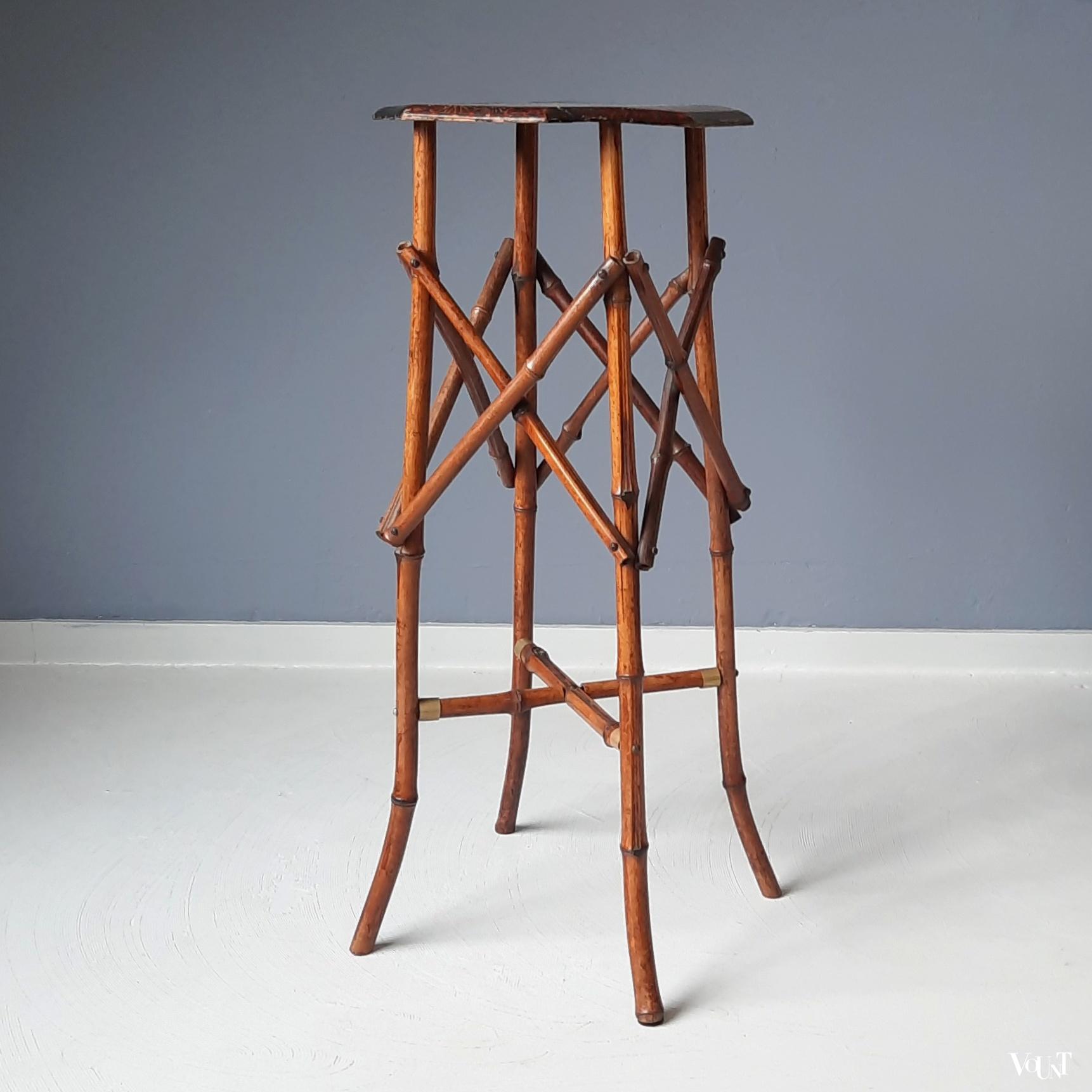 Bamboe plantentafel met gelakt blad, eind 19e eeuw