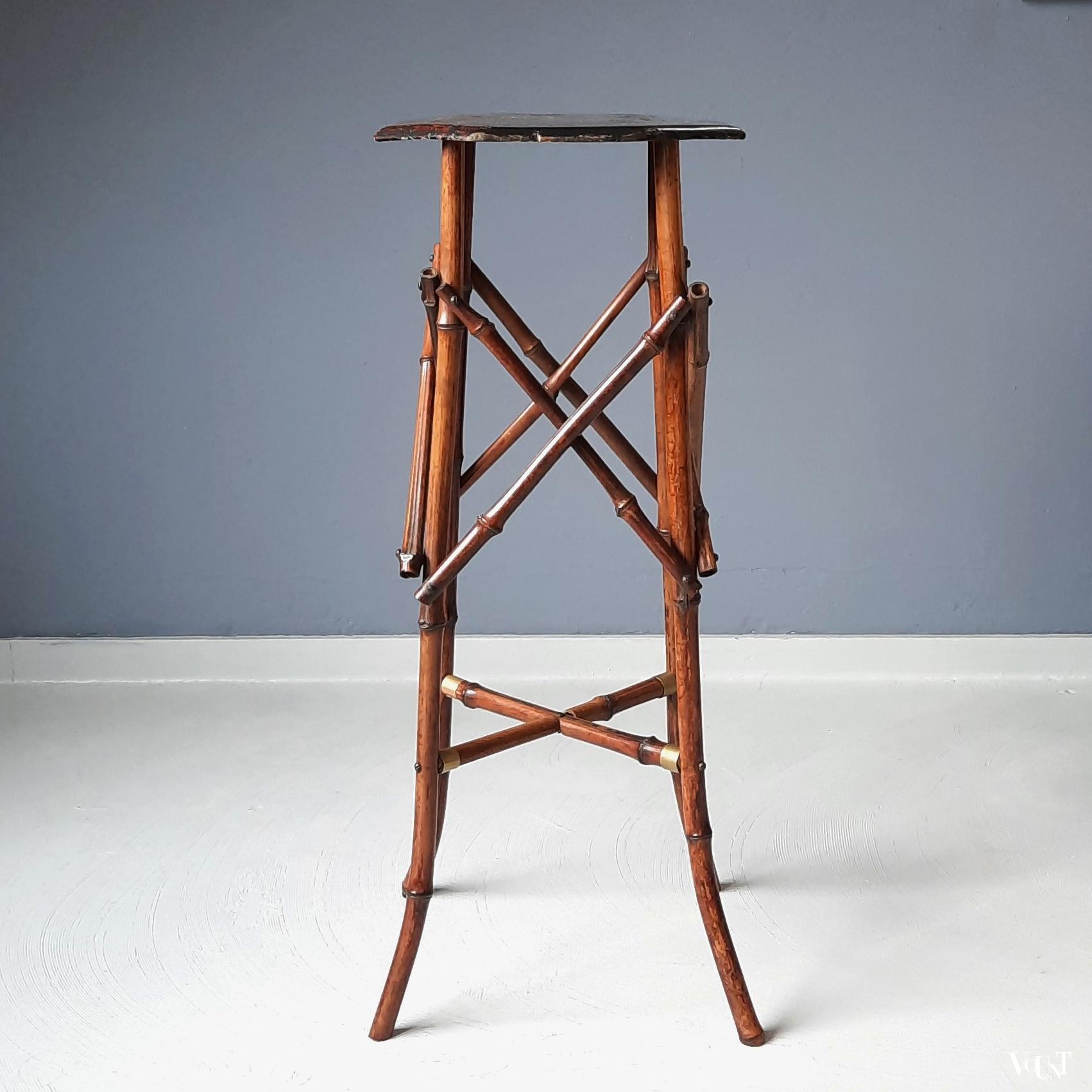 Bamboe plantentafel met gelakt blad, eind 19e eeuw