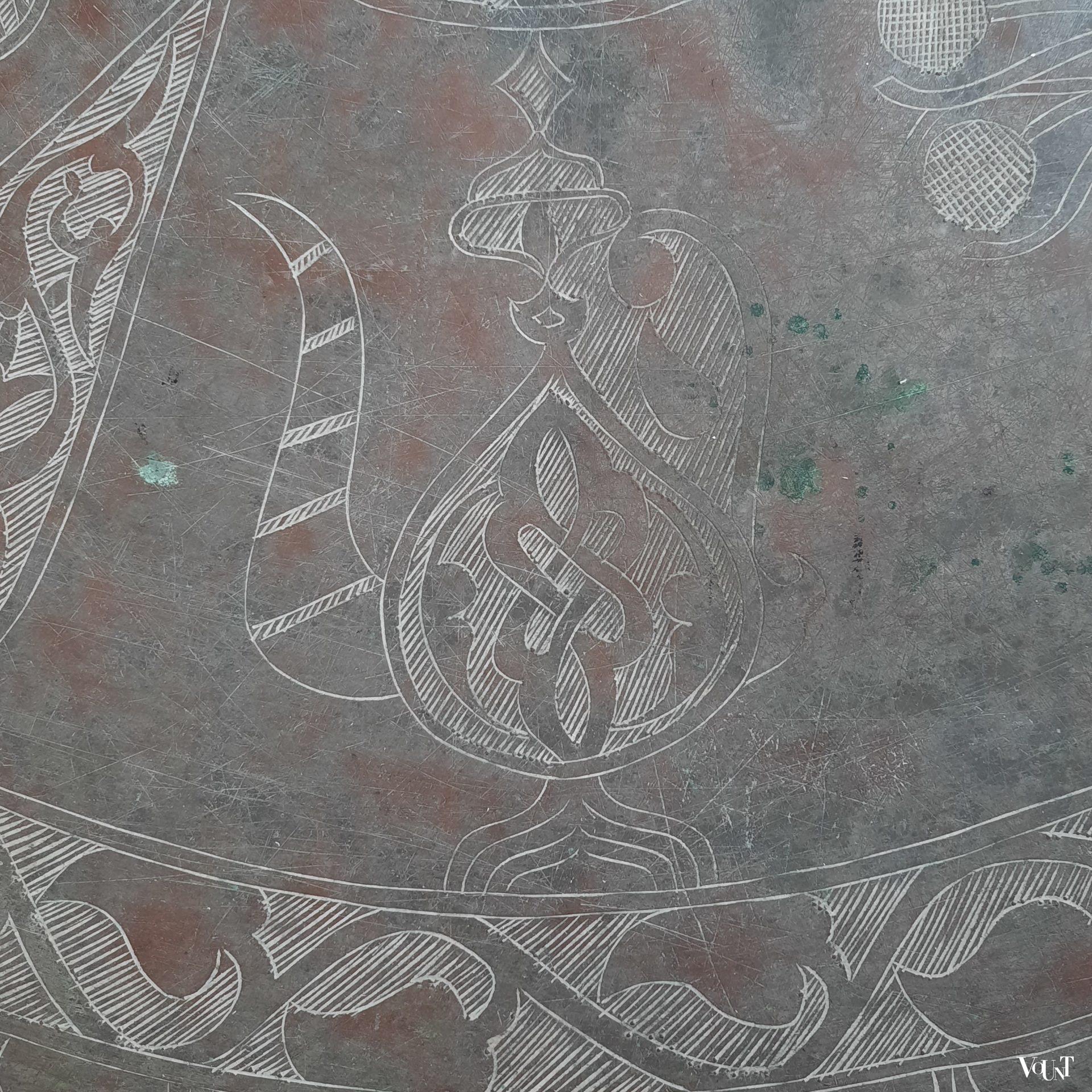 Noord-Afrikaanse tafel, met de hand bewerkt koperen blad, rond 1900