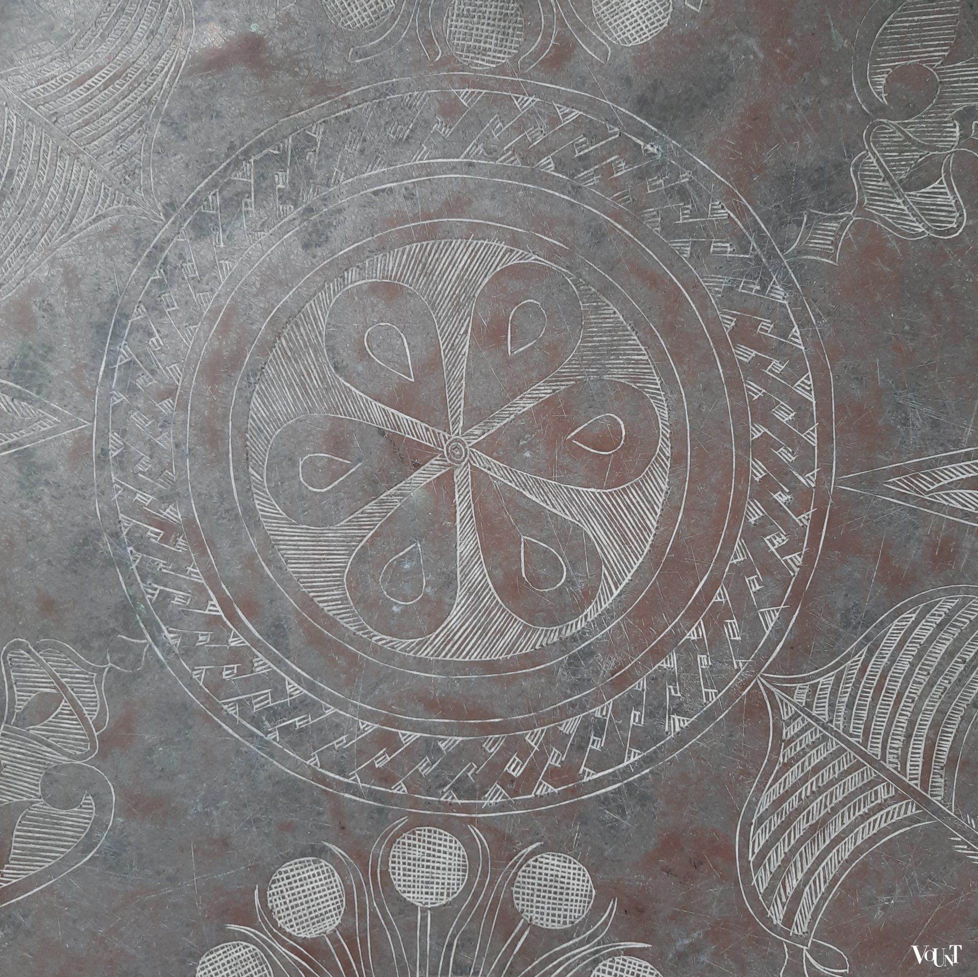 Noord-Afrikaanse tafel, met de hand bewerkt koperen blad, rond 1900