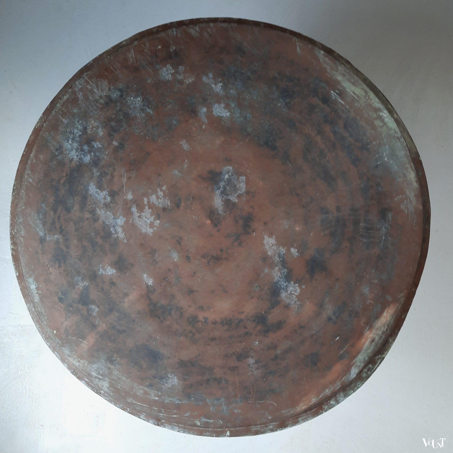 Noord-Afrikaanse tafel, met de hand bewerkt koperen blad, rond 1900