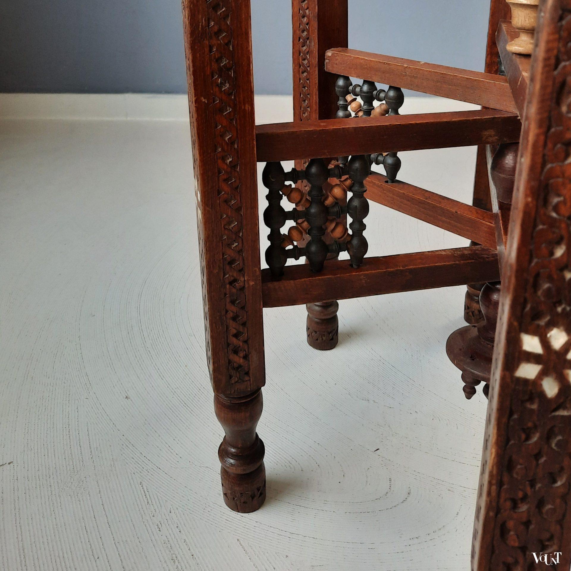 Noord-Afrikaanse tafel, met de hand bewerkt koperen blad, rond 1900