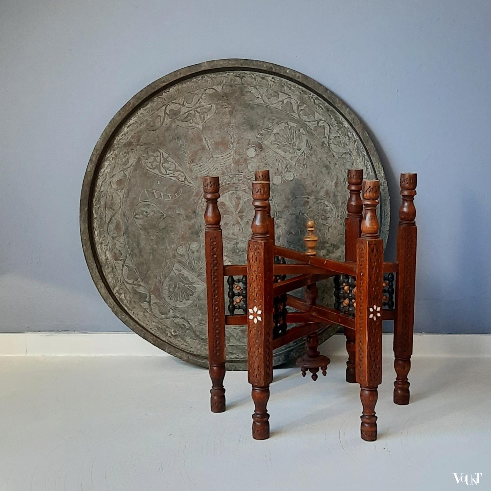 Noord-Afrikaanse tafel, met de hand bewerkt koperen blad, rond 1900