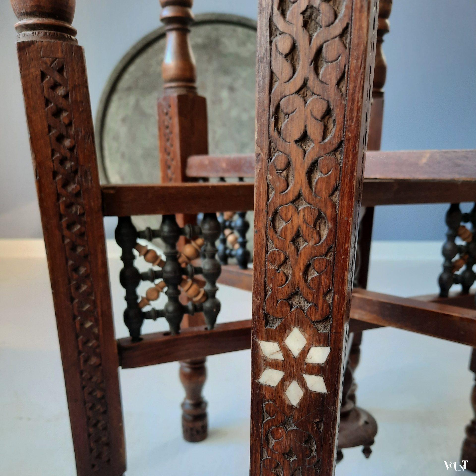 Noord-Afrikaanse tafel, met de hand bewerkt koperen blad, rond 1900