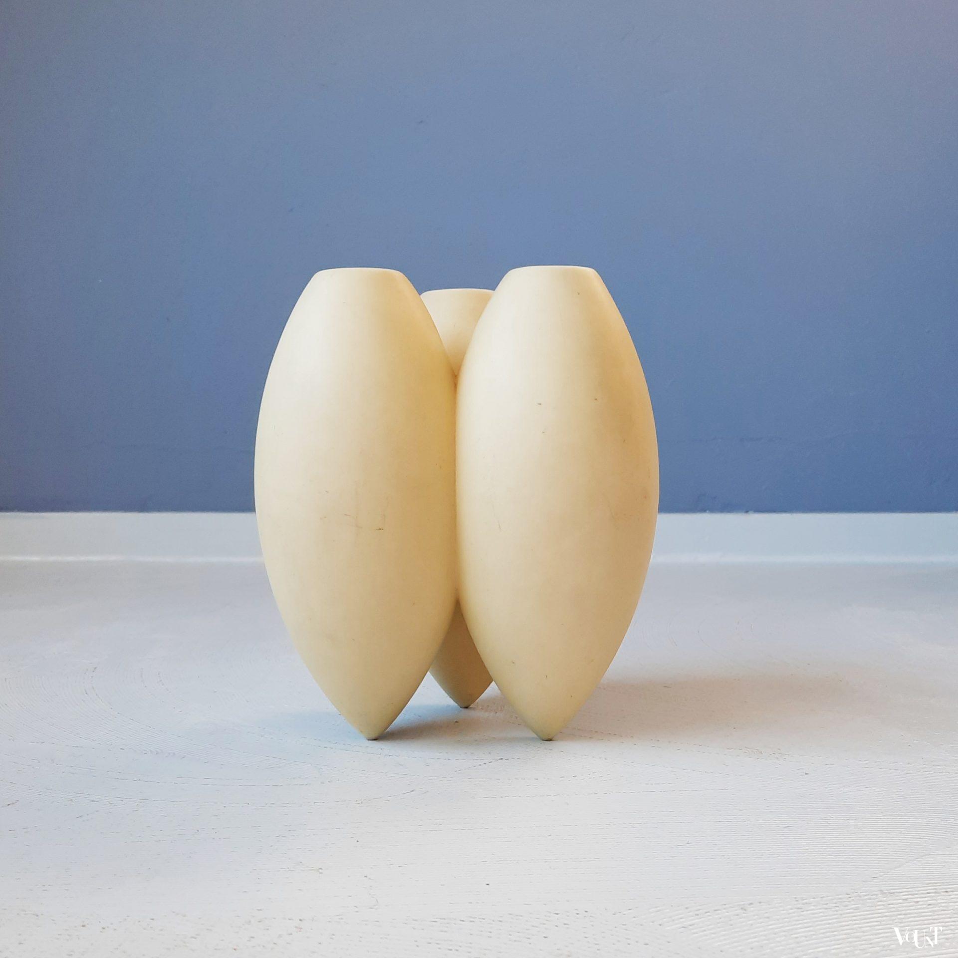 Design vaas porselein / triovaas, Cor Unum, jaren '90