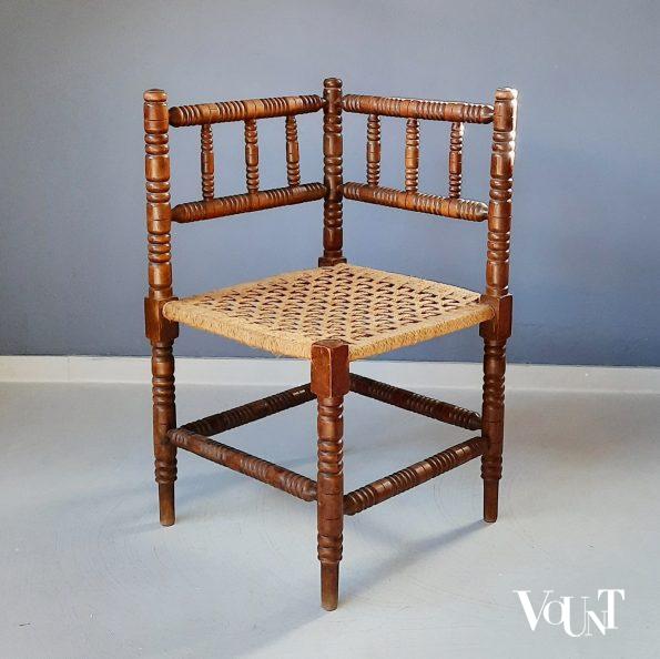 Knobbelstoel of bobbin chair, hoekstoel, 1e helft 20e eeuw
