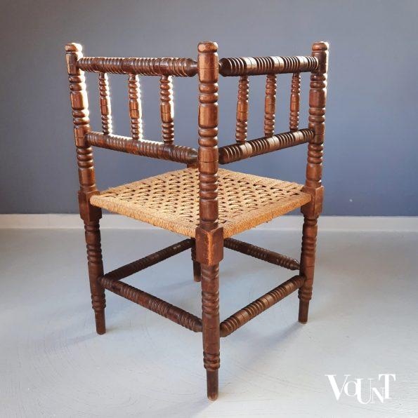 Knobbelstoel of bobbin chair, hoekstoel, 1e helft 20e eeuw