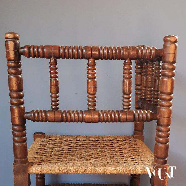 Knobbelstoel of bobbin chair, hoekstoel, 1e helft 20e eeuw