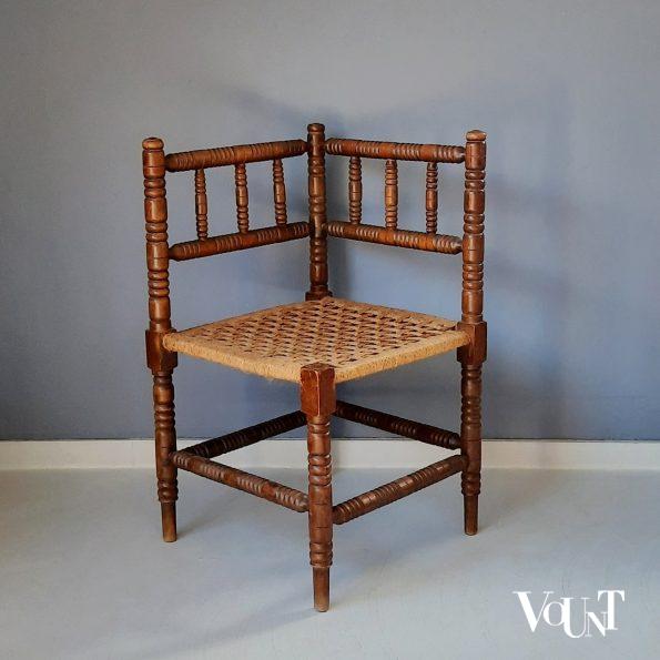 Knobbelstoel of bobbin chair, hoekstoel, 1e helft 20e eeuw