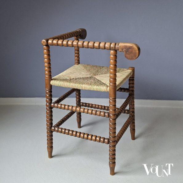 Knobbelstoel of bobbin chair, hoekstoel, 1e helft 20e eeuw
