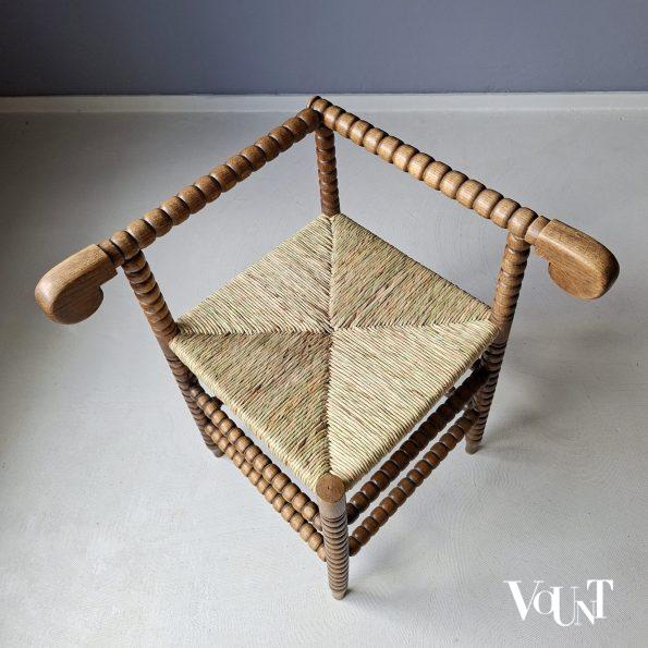 Knobbelstoel of bobbin chair, hoekstoel, 1e helft 20e eeuw
