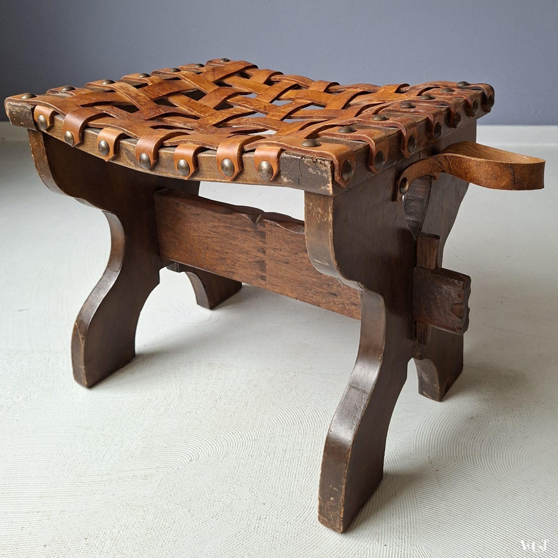 Spaanse kruk / voetenbankje met leren strips, jaren '60/'70