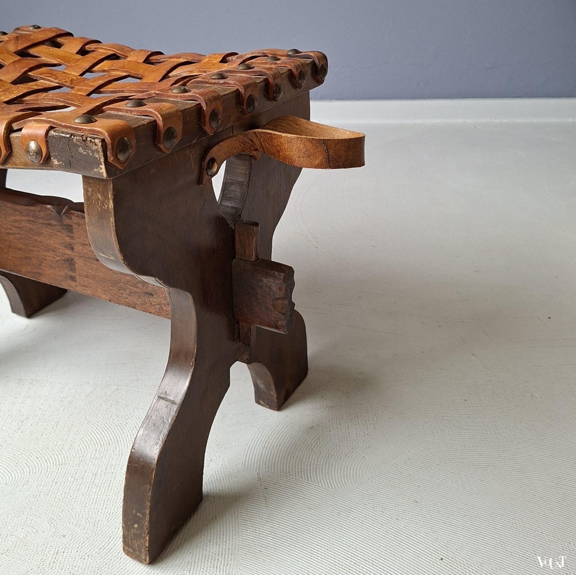 Spaanse kruk / voetenbankje met leren strips, jaren '60/'70