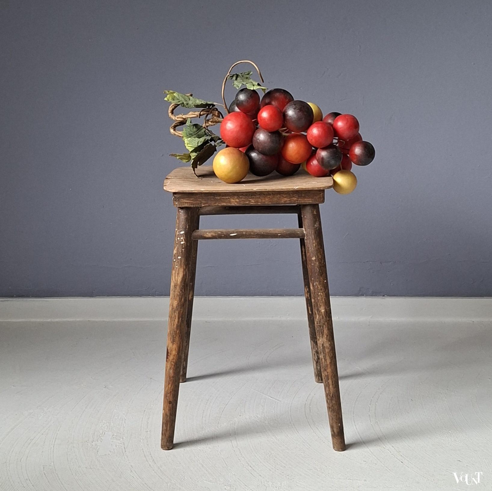 Antiek industrieel houten krukje, begin 20e eeuw