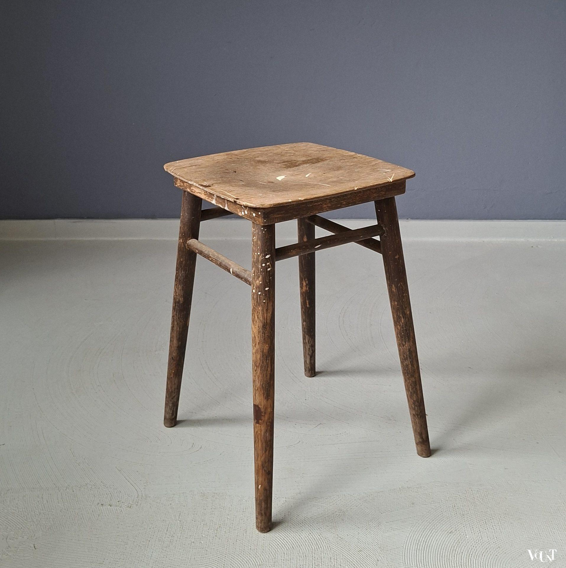 Antiek industrieel houten krukje, begin 20e eeuw