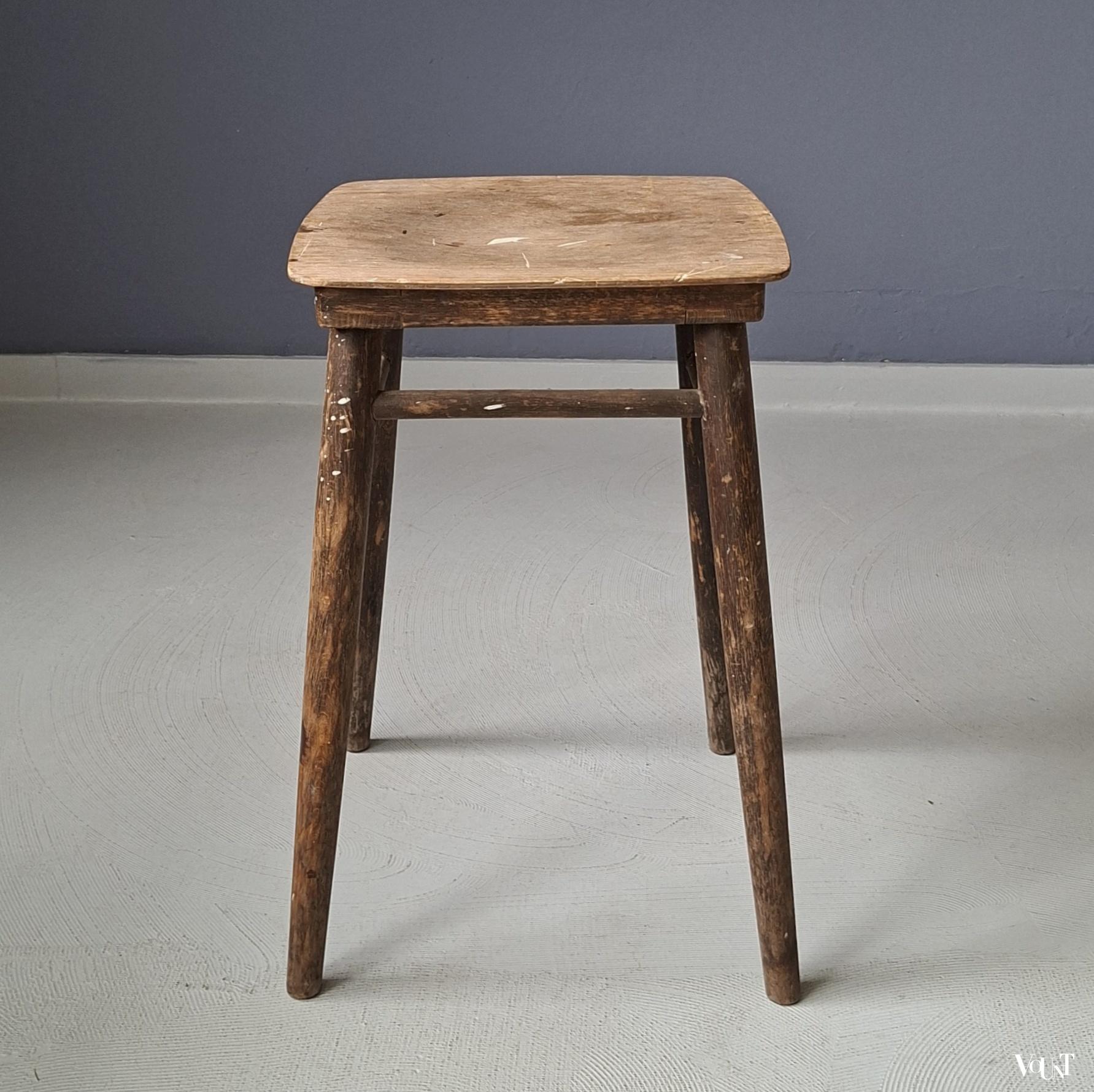 Antiek industrieel houten krukje, begin 20e eeuw