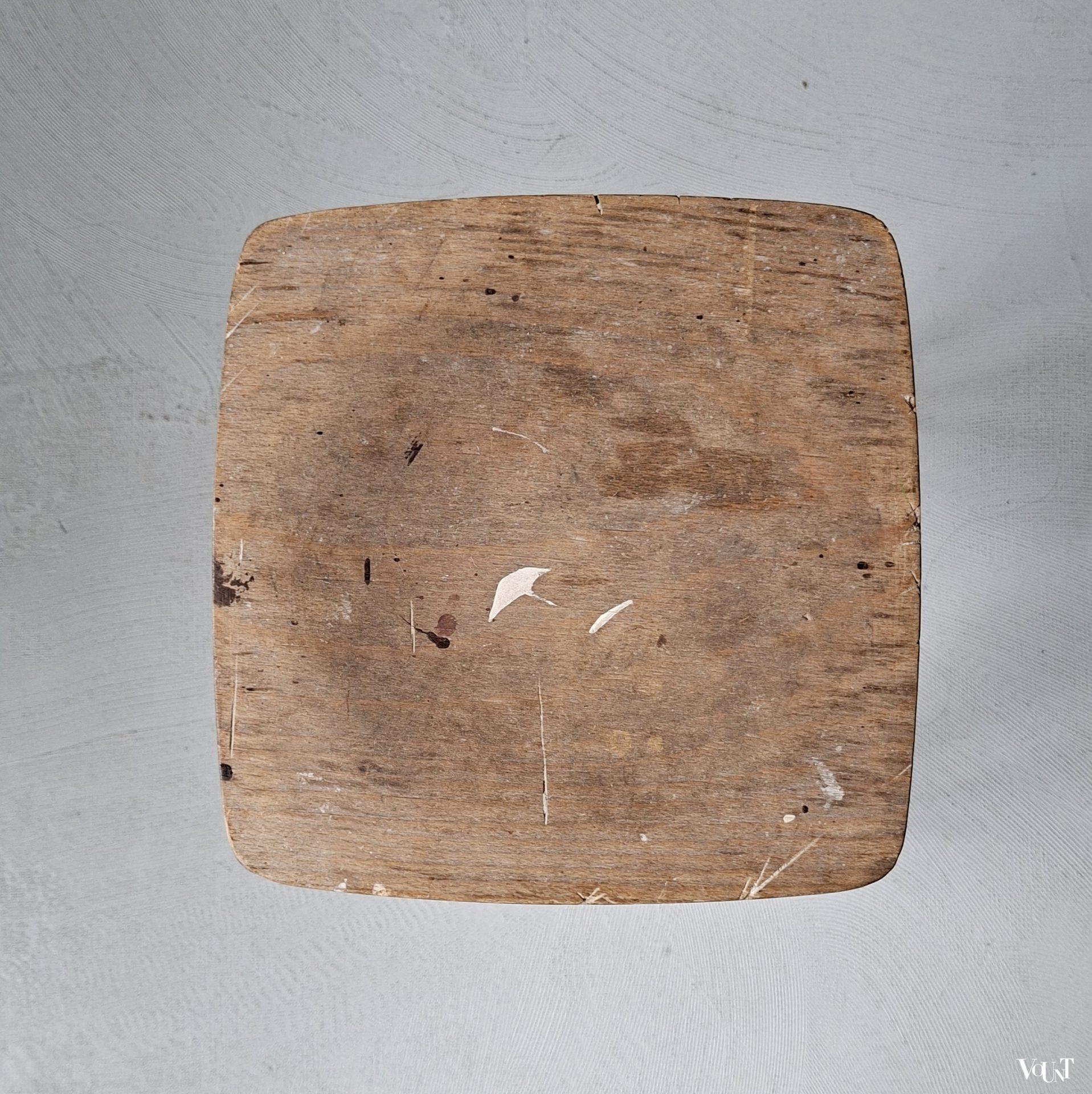 Antiek industrieel houten krukje, begin 20e eeuw