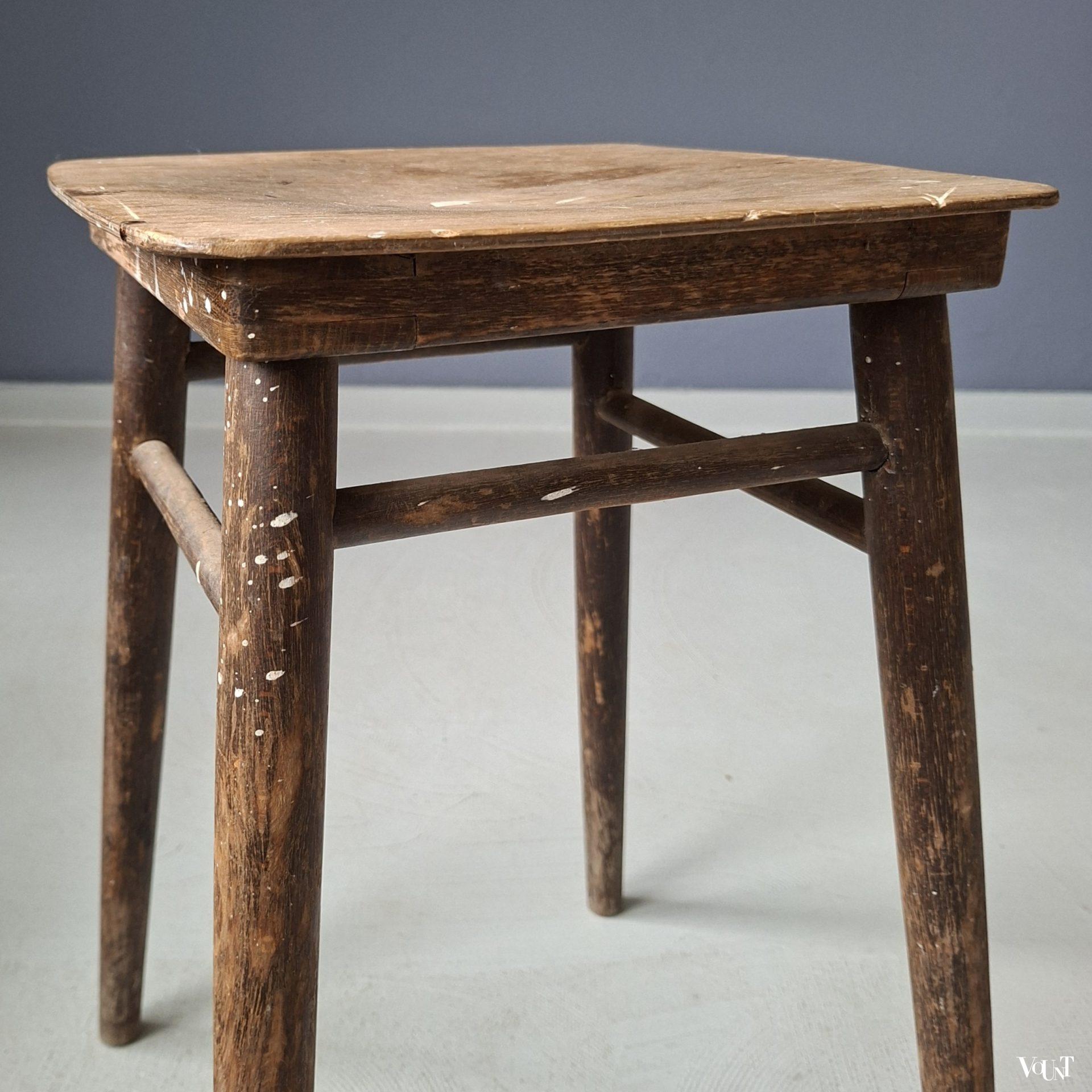 Antiek industrieel houten krukje, begin 20e eeuw