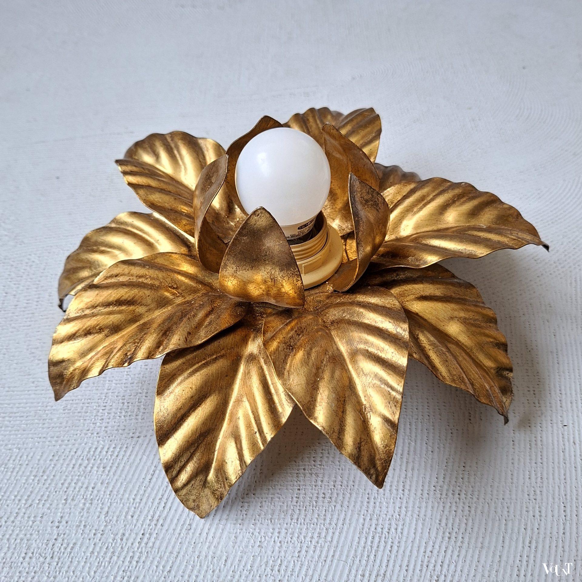 Set van 2 "gouden" wand-/plafondlampen bloemen, jaren '70