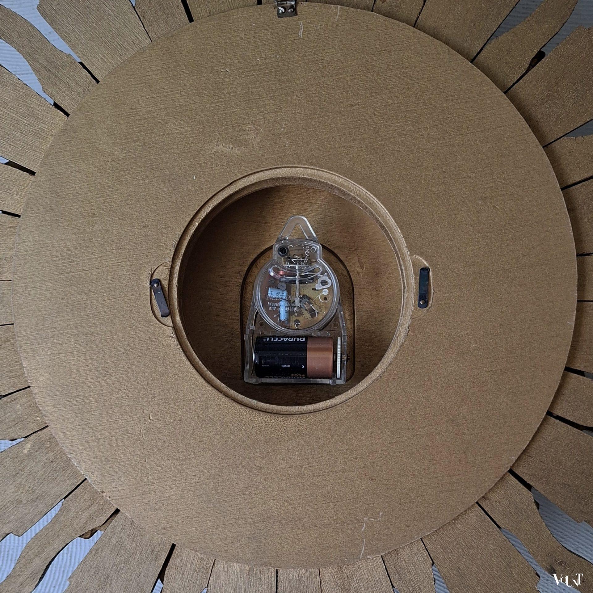 Houten zonneklok, Stijlklokkenfabriek C.J.H. Sens en Zn. Den Haag, jaren '60