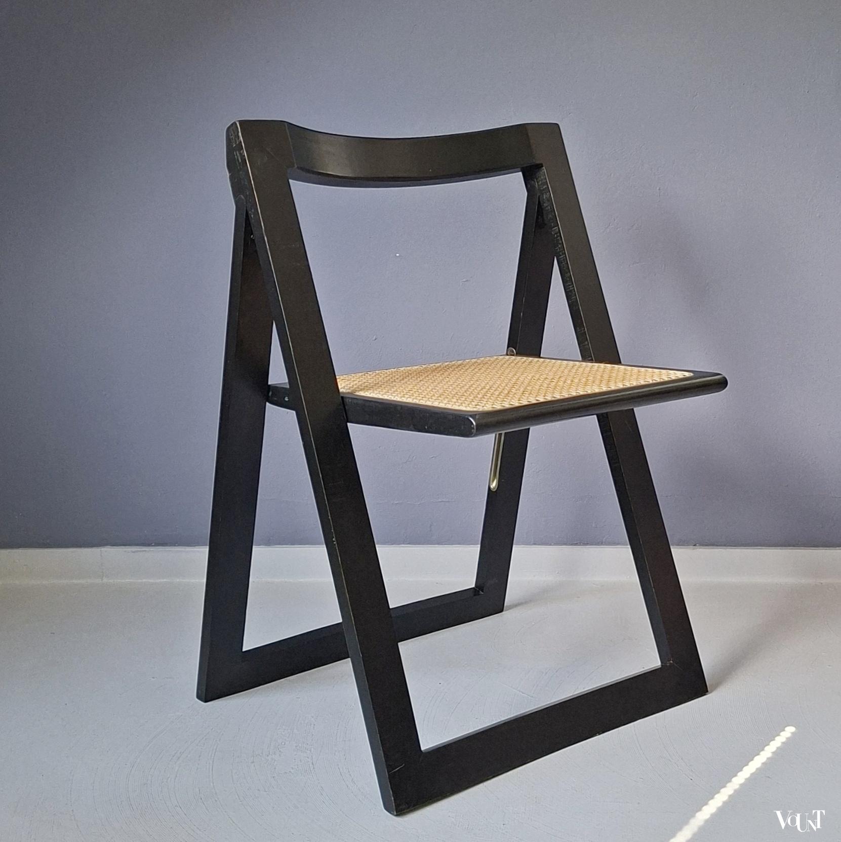 Set van 4 eetkamerstoelen MAFO, bekleed met donkergrijze stof Set van 4 eetkamerstoelen MAFO, bekleed met donkergrijze stof