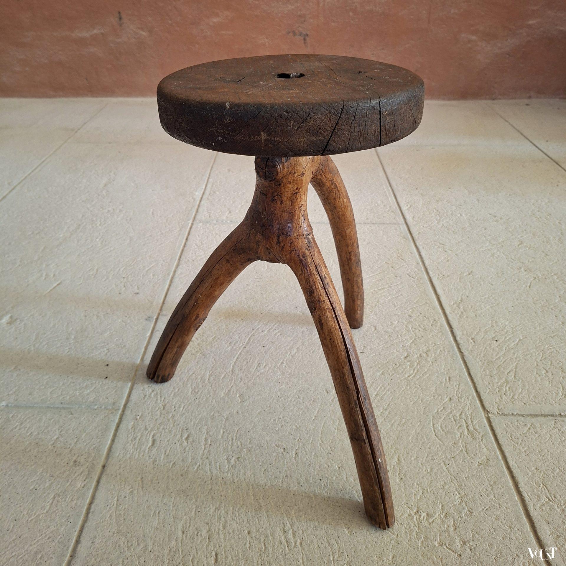 Vintage mid-century Franse driepoot kruk