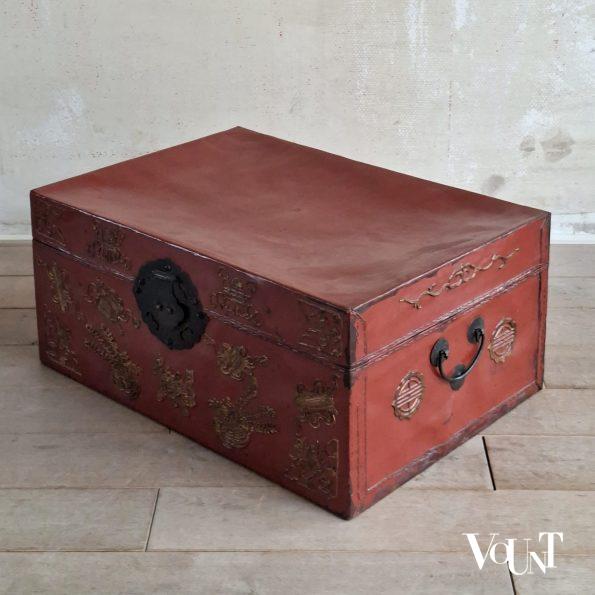 Antieke Chinese leren kist, begin 1900