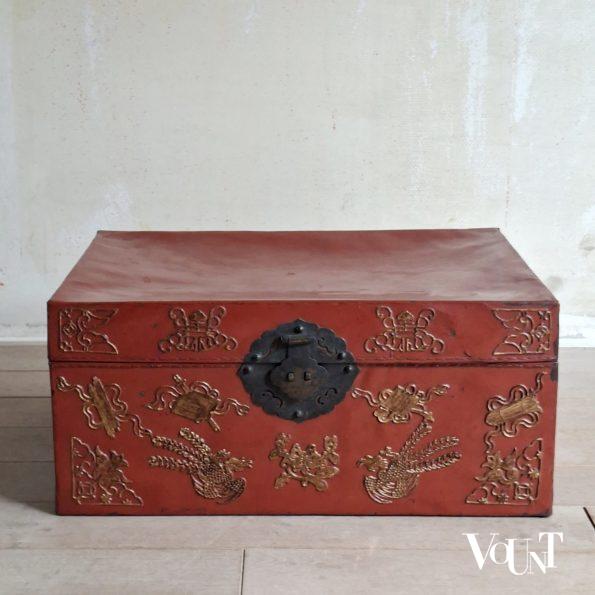 Antieke Chinese leren kist, begin 1900