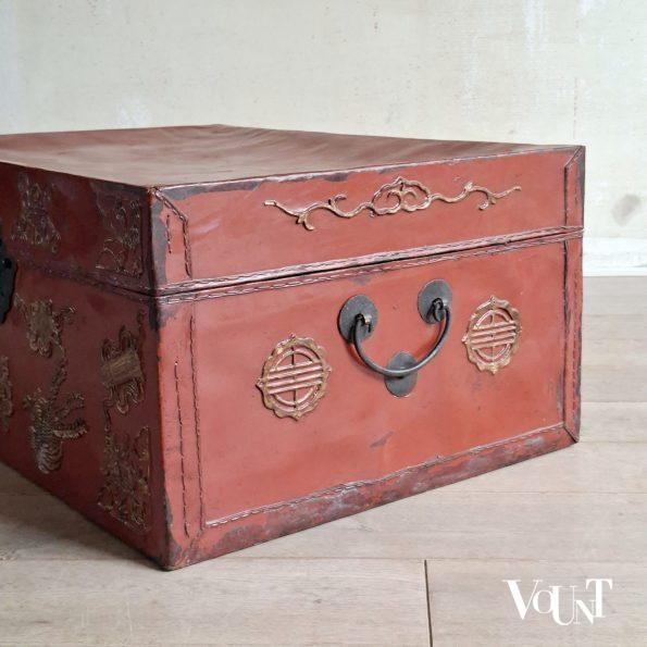 Antieke Chinese leren kist, begin 1900