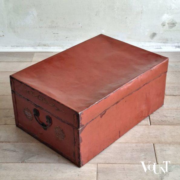 Antieke Chinese leren kist, begin 1900
