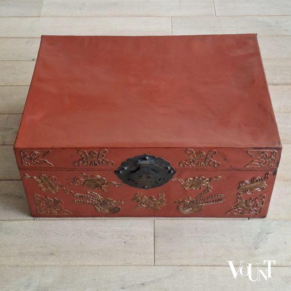 Antieke Chinese leren kist, begin 1900