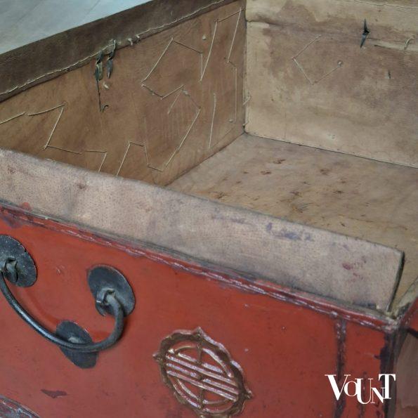 Antieke Chinese leren kist, begin 1900