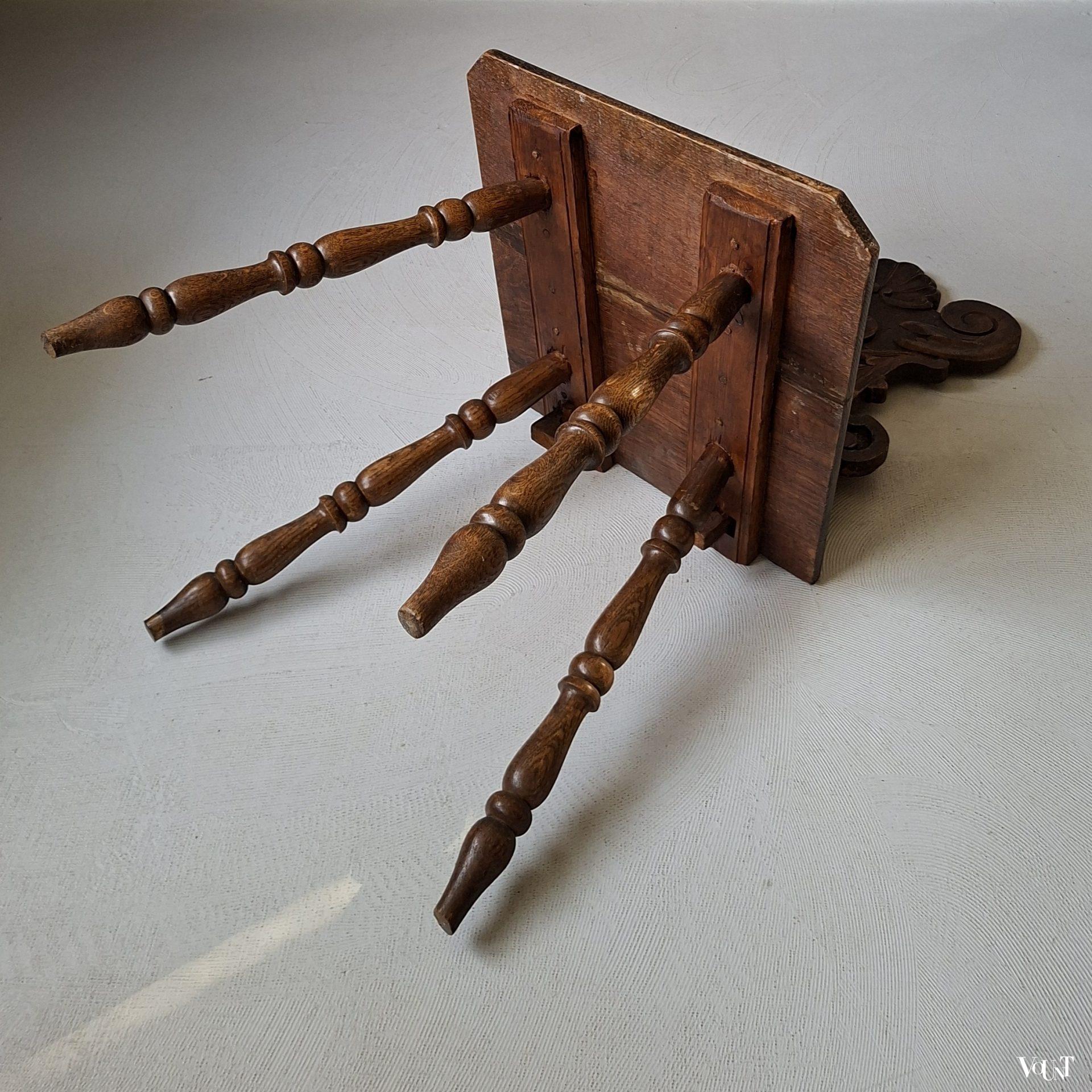 Antieke halstoel, 19e eeuw