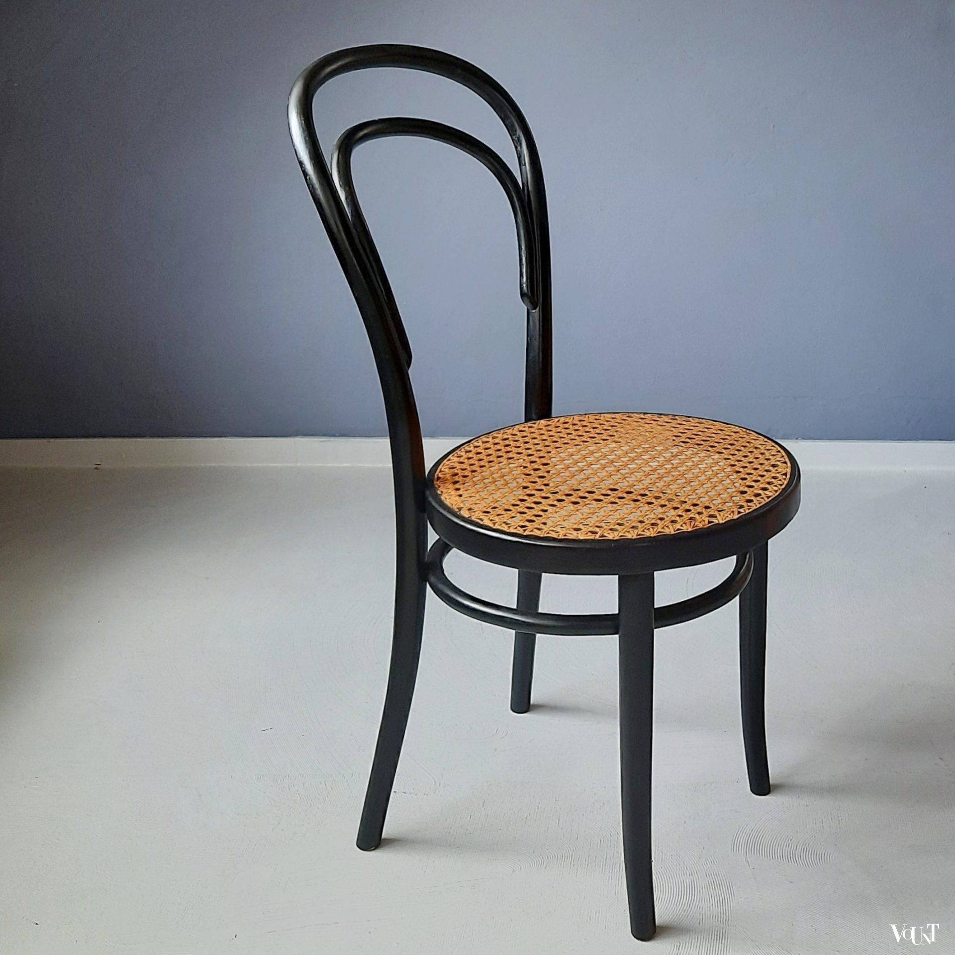 Zwarte bentwood stoel nr. 14, ZPM Radomsko, jaren '70