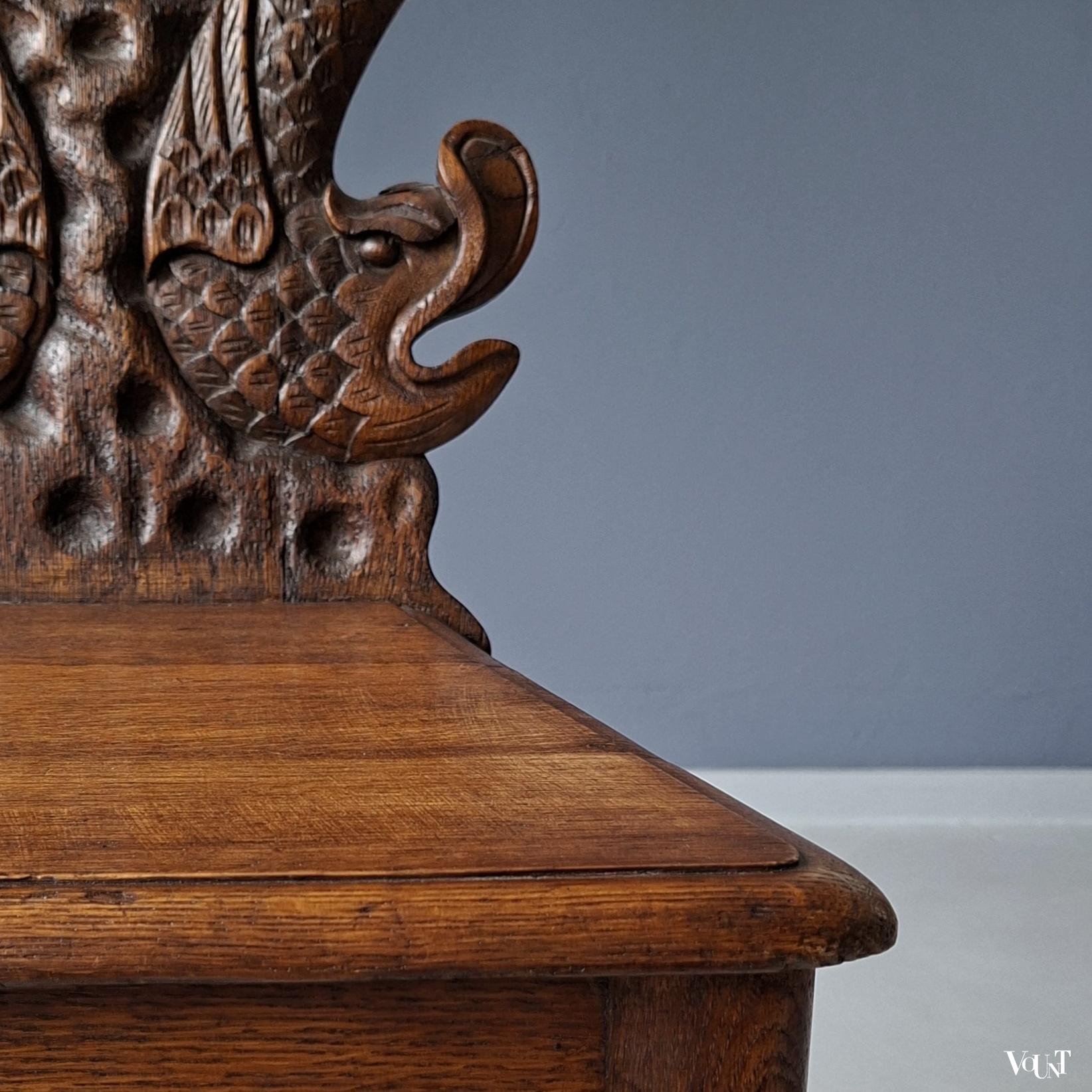 Antieke halstoel adelaar en dolfijnen, 19e eeuw