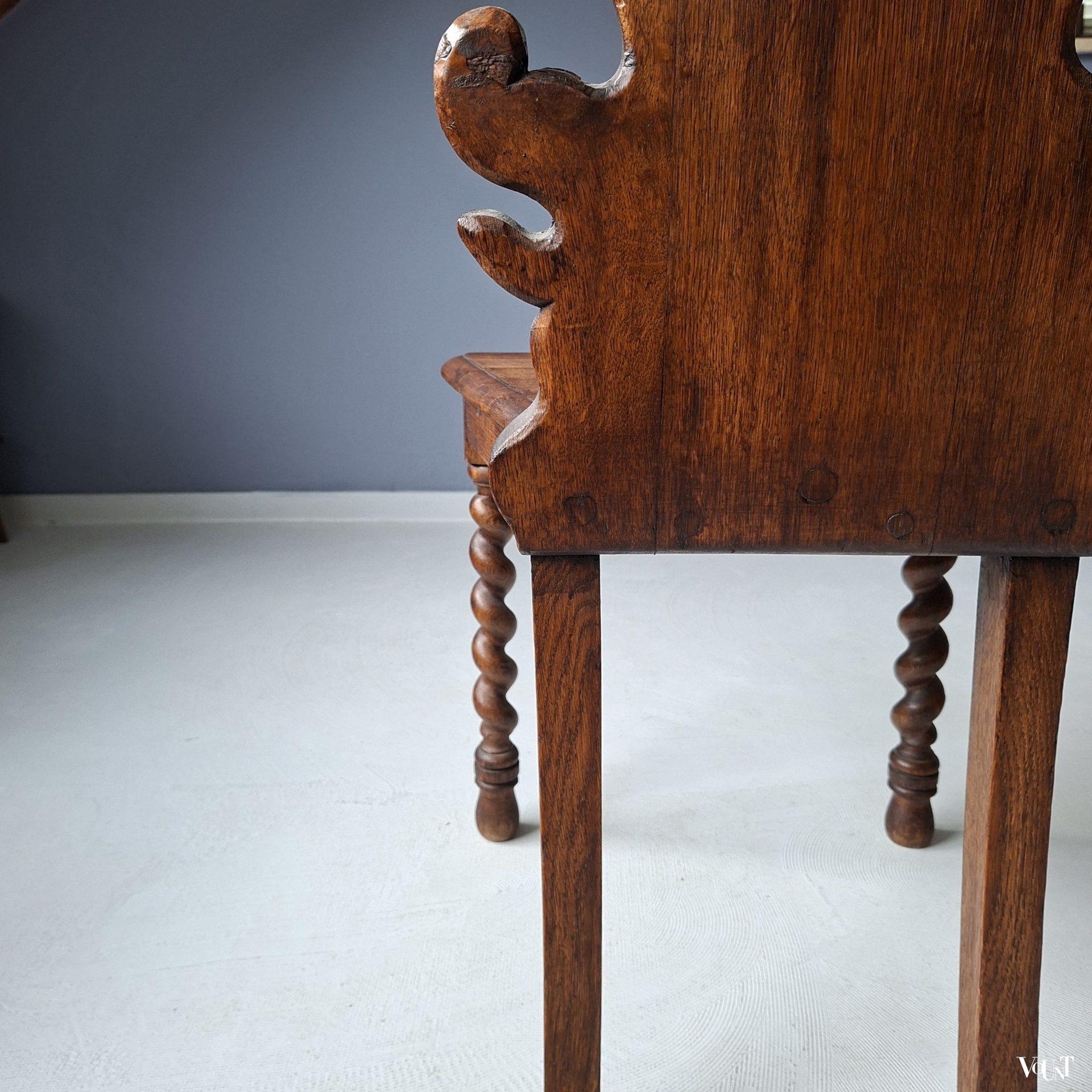 Antieke halstoel adelaar en dolfijnen, 19e eeuw