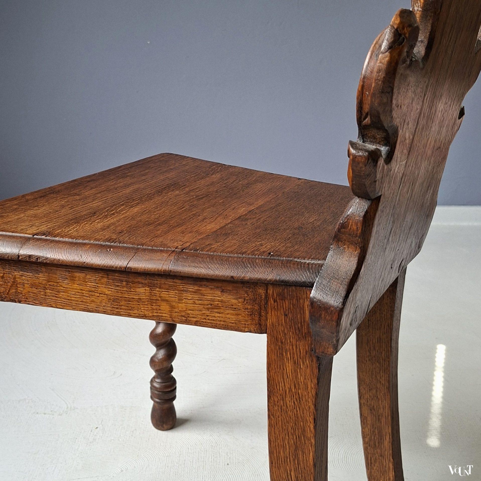 Antieke halstoel adelaar en dolfijnen, 19e eeuw